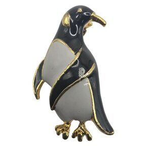 Penguin Brooch Pin Gold-Tone Black & White Enamel animal nature marine
